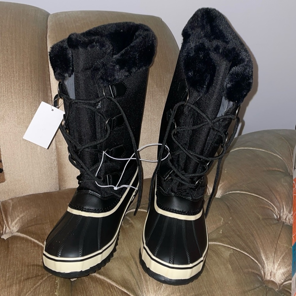 New snowy black lace up boots